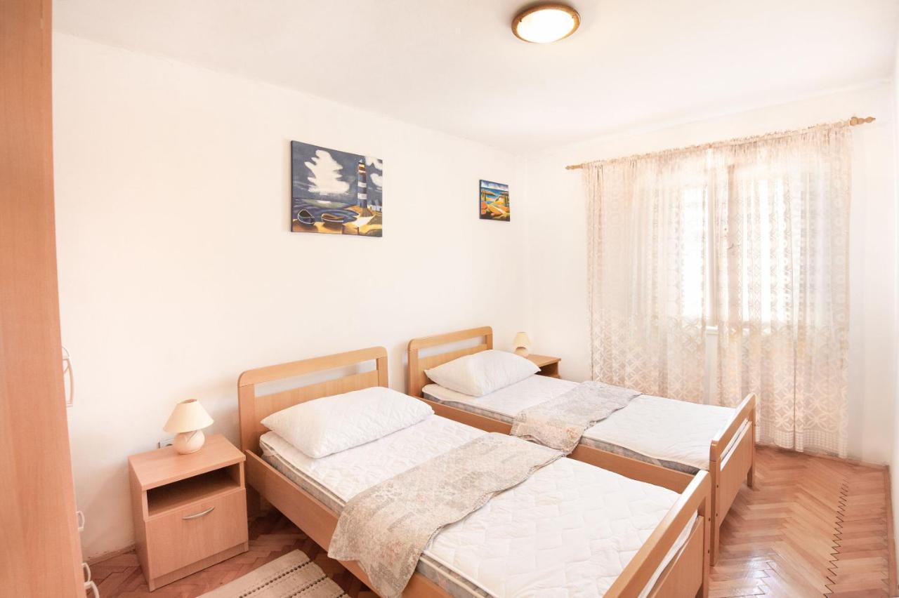 Apartments Milica Kastela Bagian luar foto