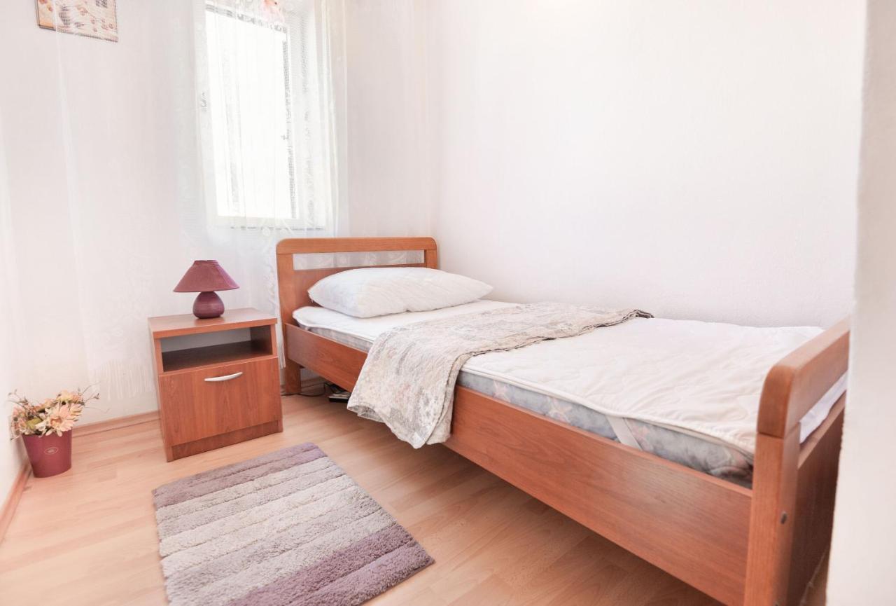 Apartments Milica Kastela Bagian luar foto