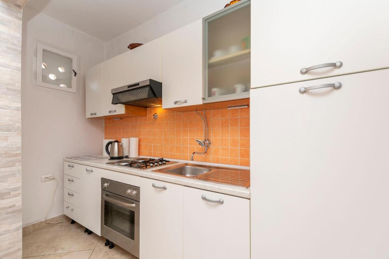 Apartments Milica Kastela Bagian luar foto